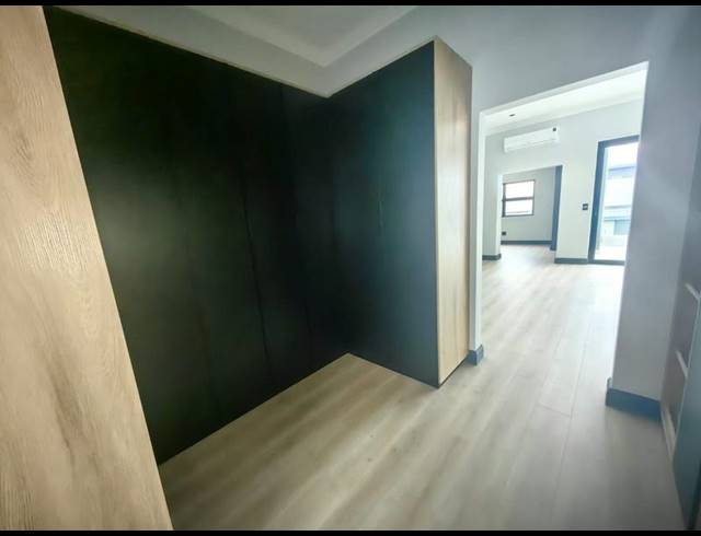 5 BEDROOM HOUSE FOR SALE IN MIDSTREAM HEIGHTS